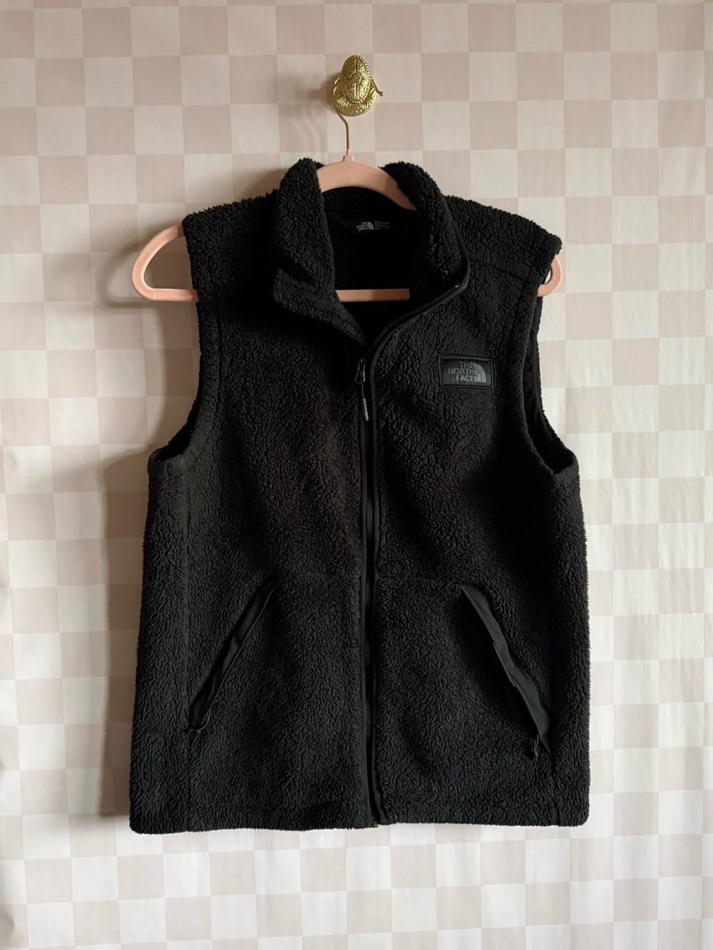 🧶🦊🍄🍁🍂🌻🌞
The North Face Men’s Black Fleece Vest - Cozy Layering Piece
